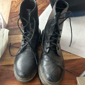 Combat boots size 6